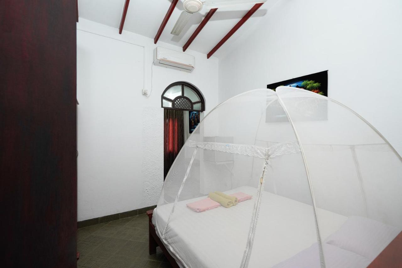 Lilly Palace Villa Guest House 니곰보 외부 사진