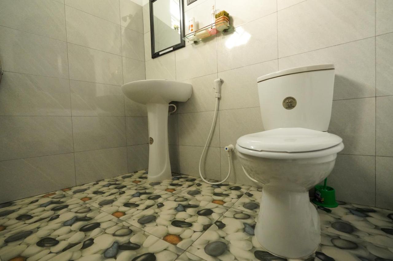 Lilly Palace Villa Guest House 니곰보 외부 사진