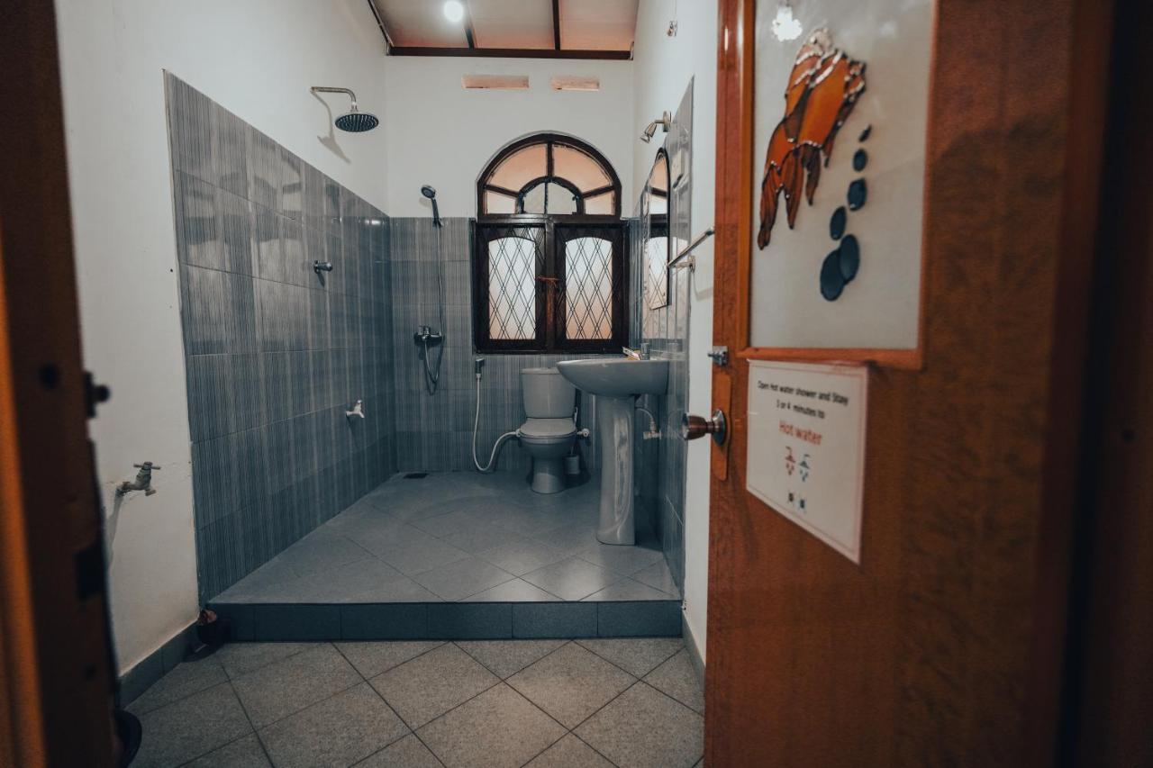 Lilly Palace Villa Guest House 니곰보 외부 사진