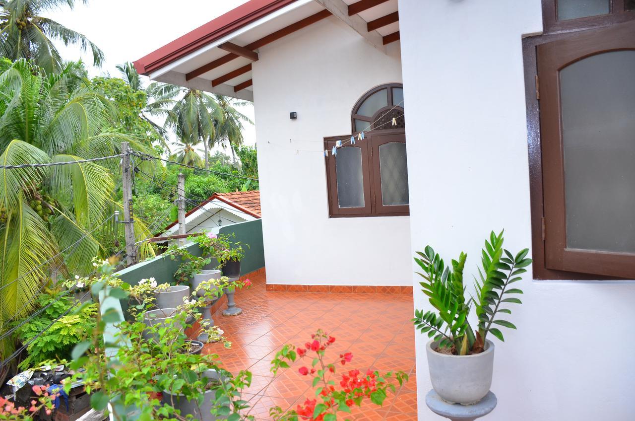 Lilly Palace Villa Guest House 니곰보 외부 사진