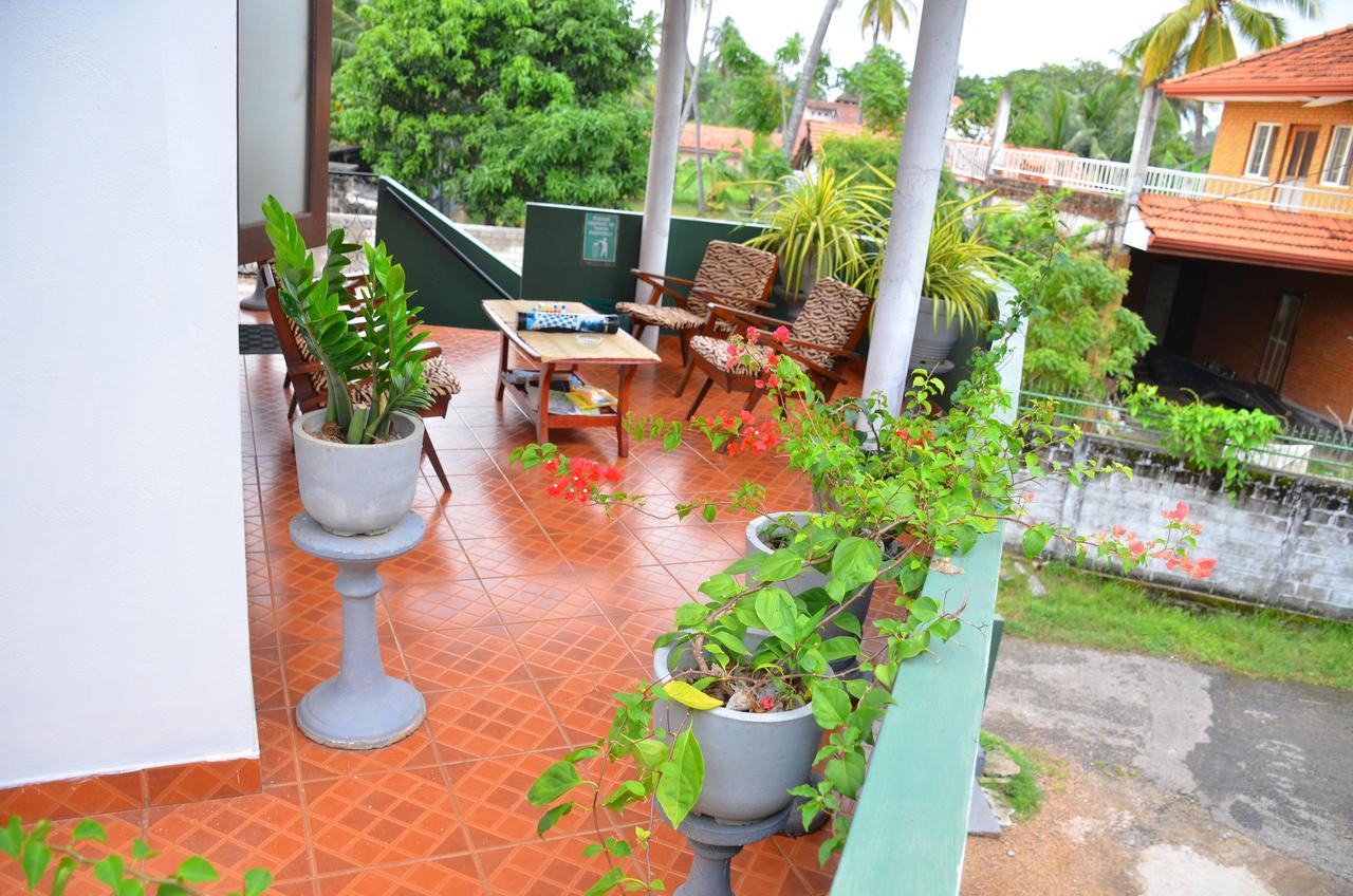 Lilly Palace Villa Guest House 니곰보 외부 사진