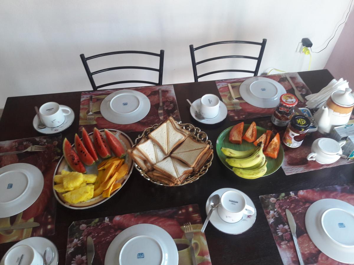 Lilly Palace Villa Guest House 니곰보 외부 사진